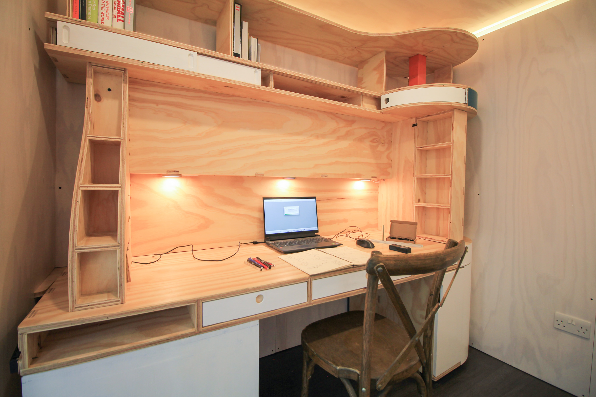 Full desk